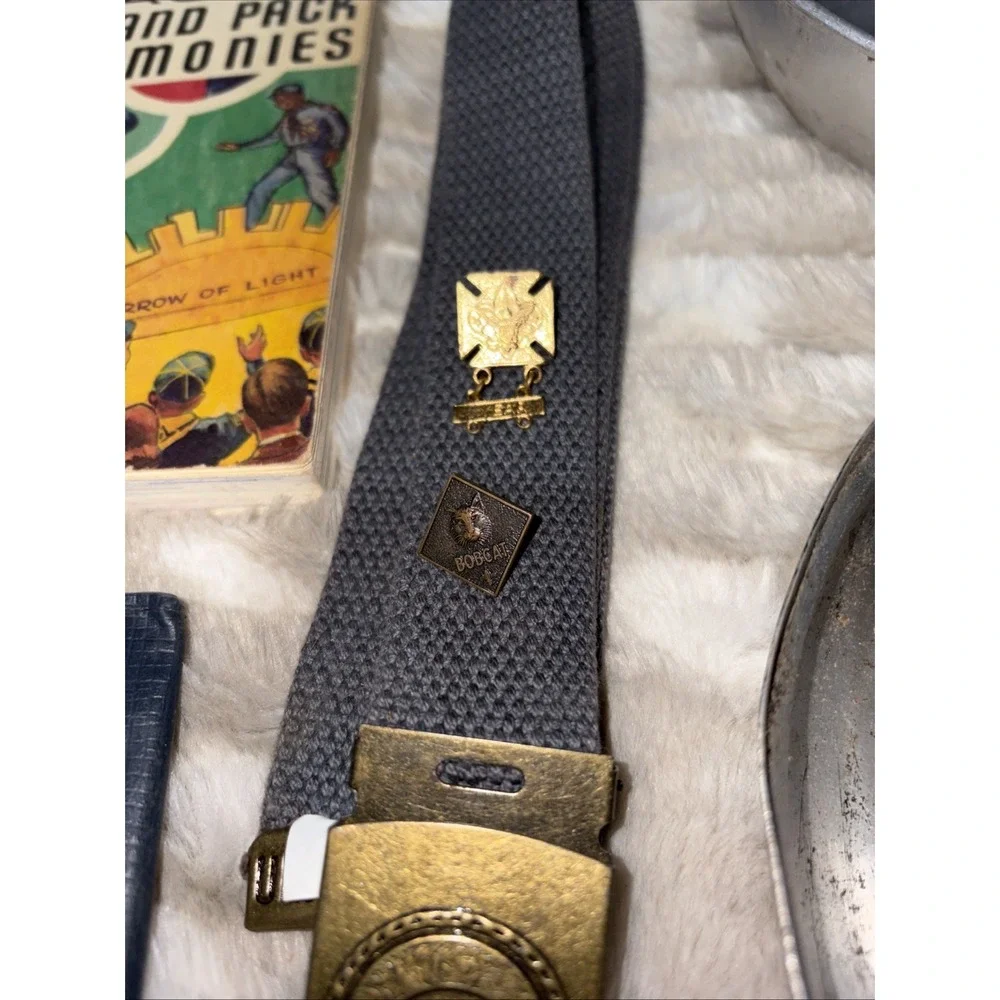 Boy Scout Cub Scout Collectibles Pins Patches Mess Kit Den Pack Ceremonies Book